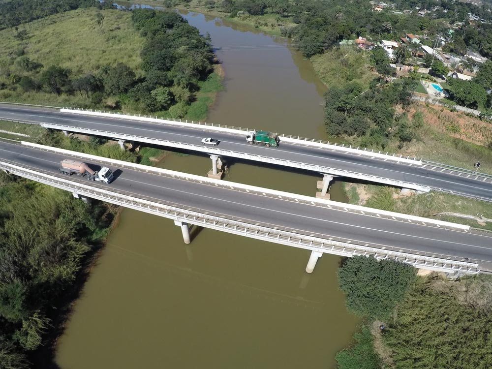 Ponte e viaduto, Juatuba, MG
